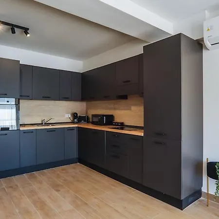 Maisonette With Communal Pool In Qala
