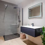 Maisonette With Communal Pool In