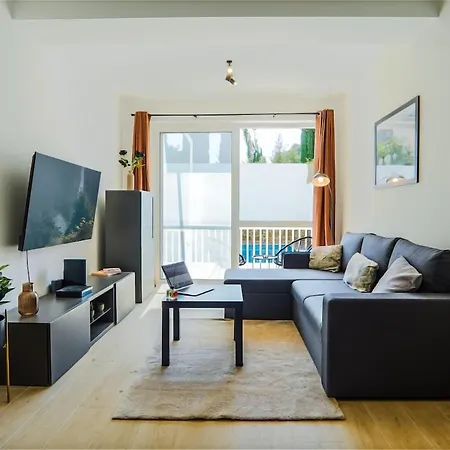 Daire Maisonette With Communal Pool In *